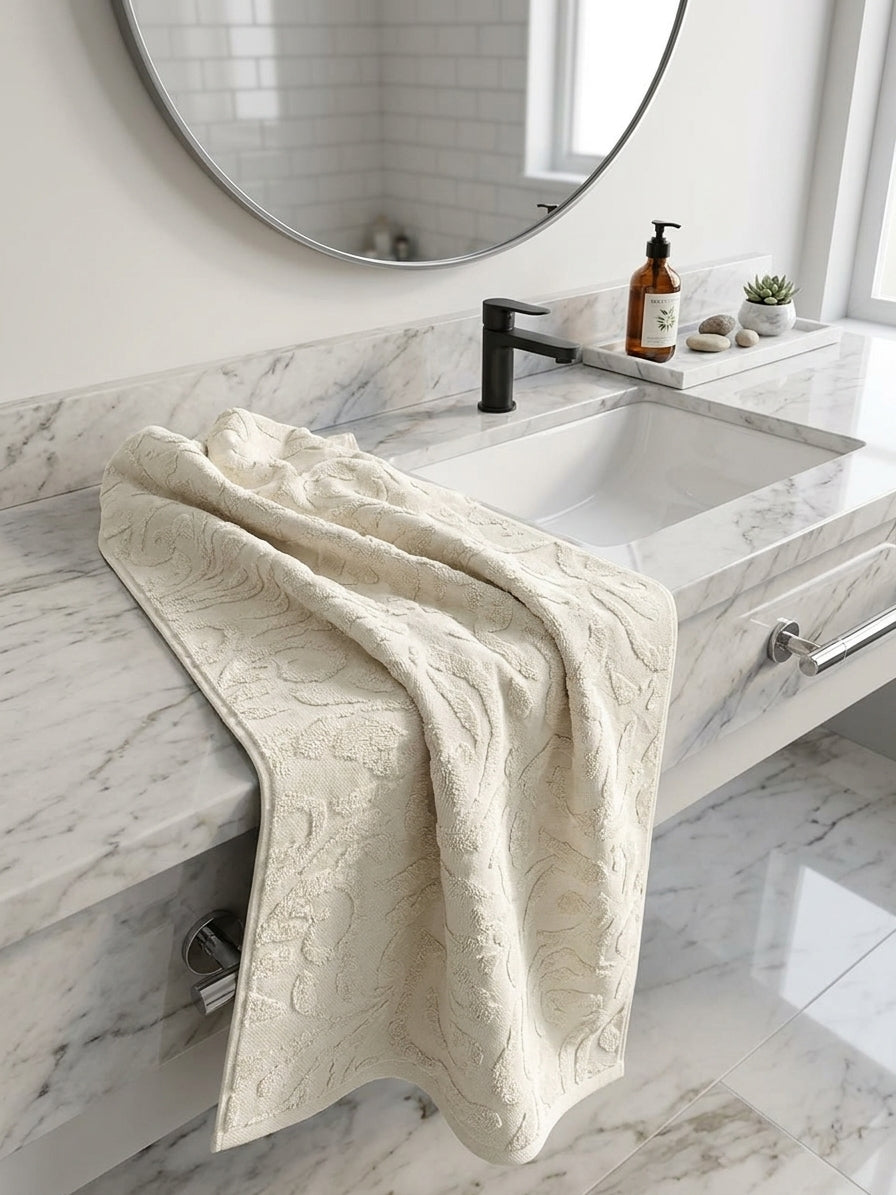 Luxury Cream Floral Jacquard Bath Towel (24" x 40")
